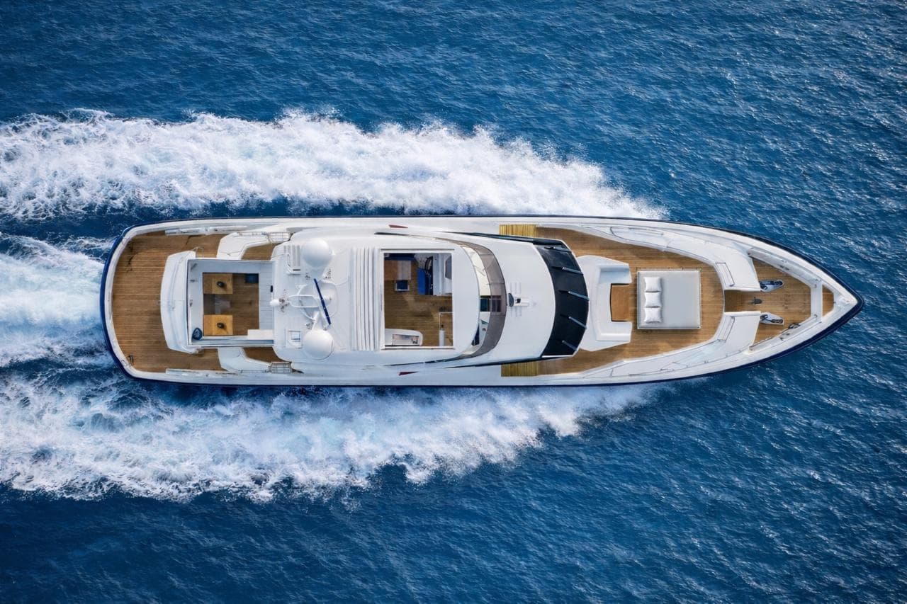 SOLSTICE yacht at sea